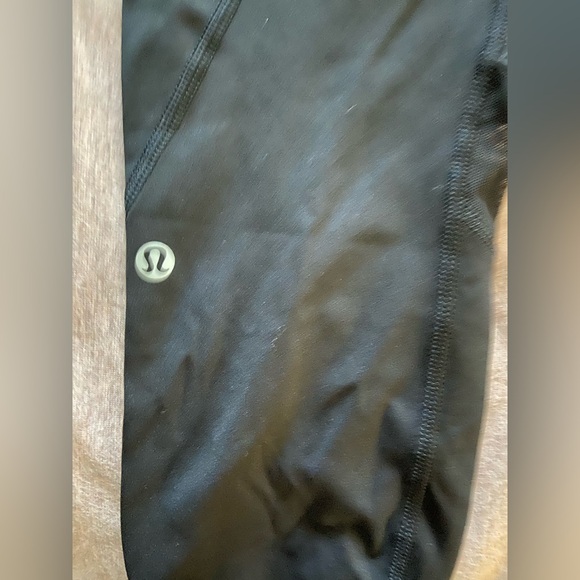 Lululemon black crop mesh leggings size 6 - Picture 4 of 4